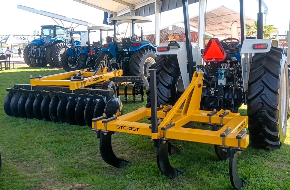 Implemento para tractor agrícola marca ironfield