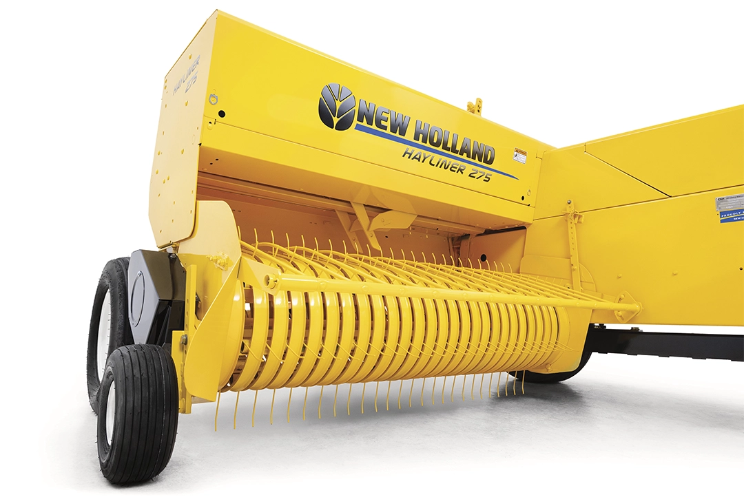Vista en detalle del sistema recolector de 1.9 m de la empacadora New Holland Hayliner 275.