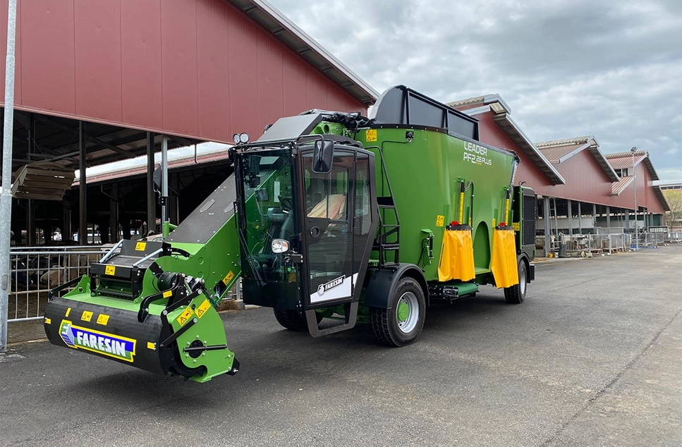 Vagon mezclador autopropulsado Faresin Leader PF2.28 Plus