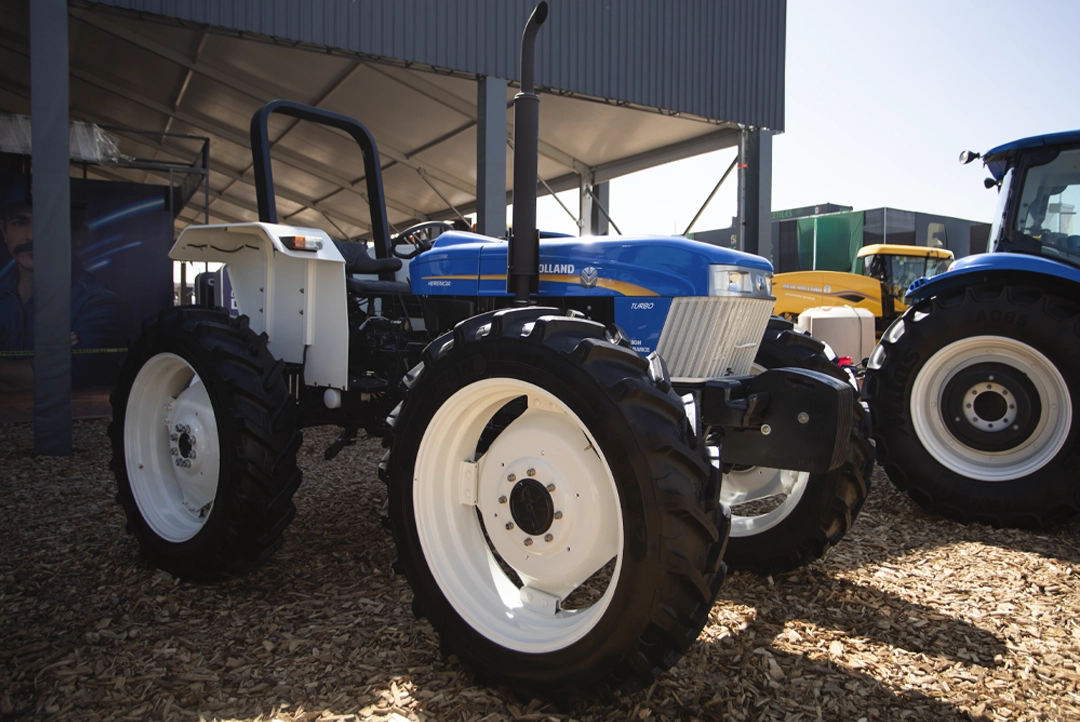 Tractor New Holland 6610S Lodero en exhibición