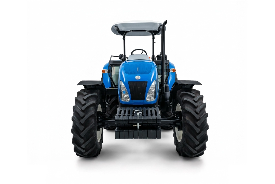 Vista frontal de tractor agrícola New Holland TD5.100 con contrapesos delanteros y luces LED.