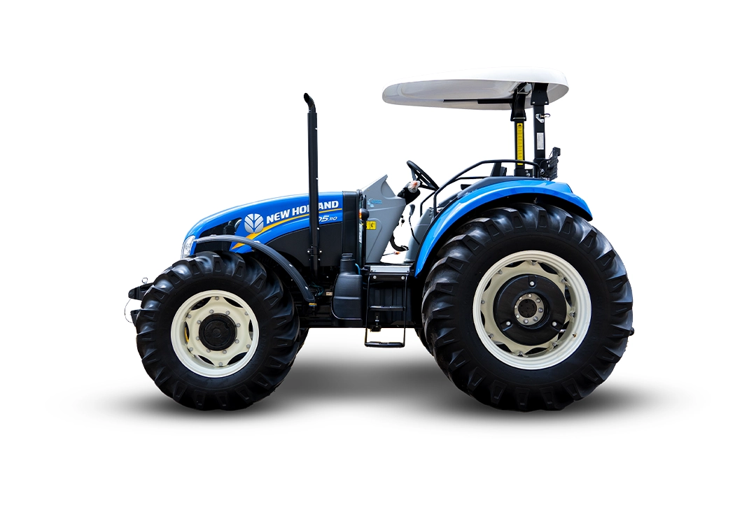 Tractor New Holland TD5.110 azul visto desde ángulo frontal inferior sobre fondo blanco.