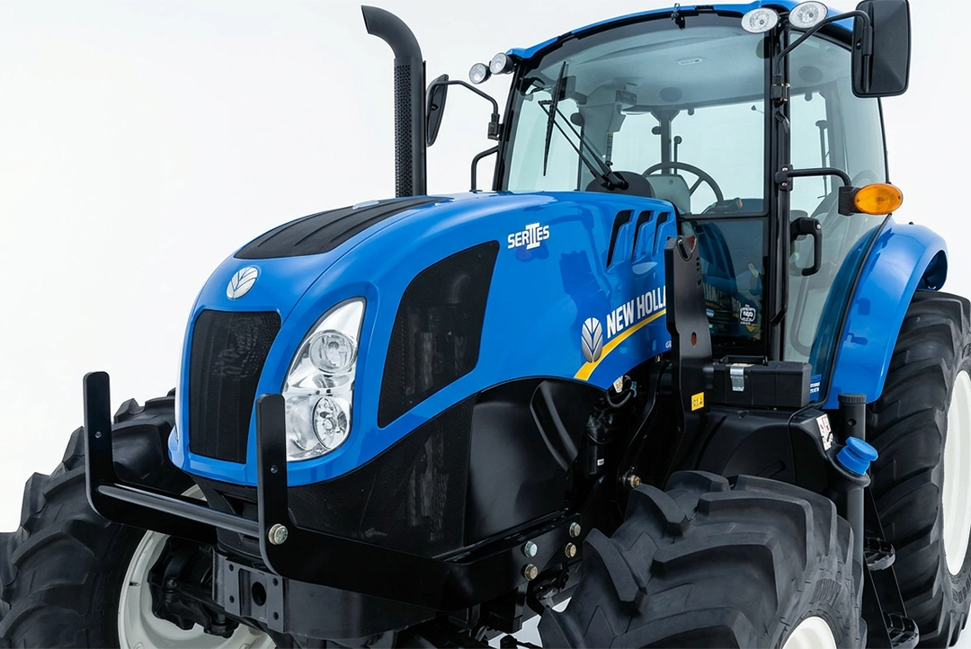 Detalle frontal de cabina y cofre de tractor New Holland TS6.