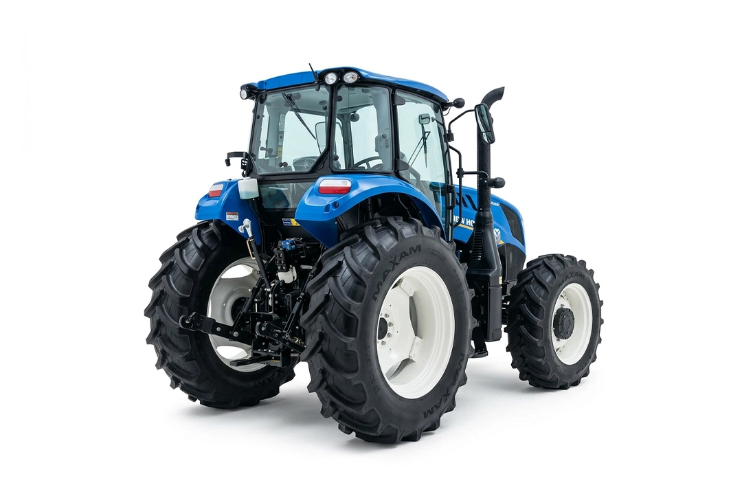 Vista posterior de tractor New Holland TS6.120 High Clearance con cabina y enganche de tres puntos.
