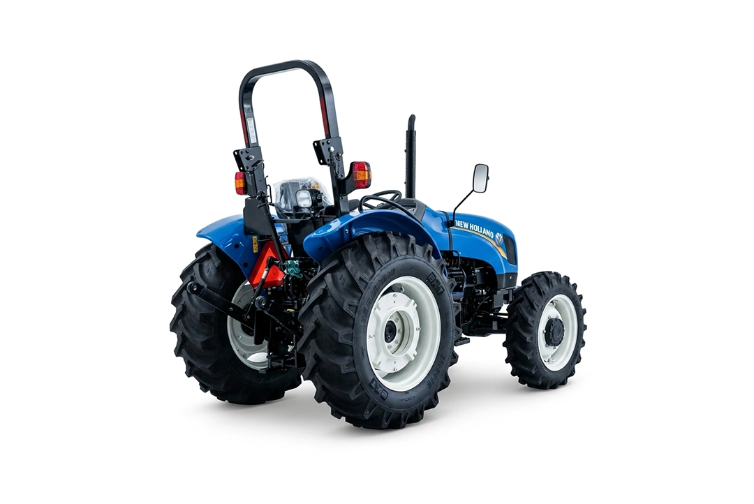 Vista posterior de tractor utilitario New Holland TT3.50 con estructura ROPS antivuelco.
