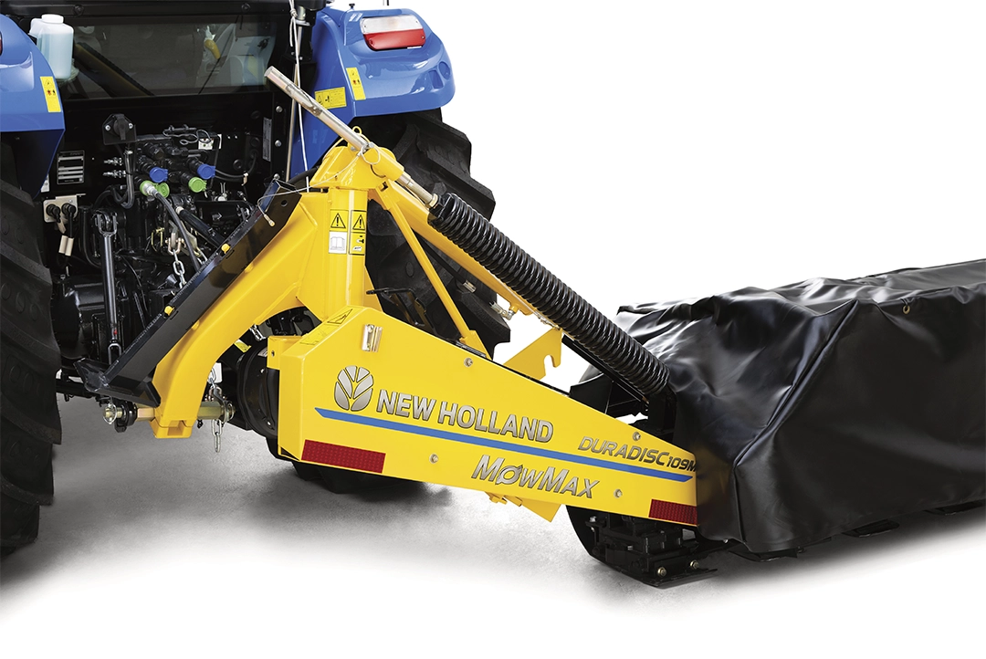 Detalle del enganche de tres puntos y sistema hidráulico de la segadora DuraDisc 109M a un tractor N