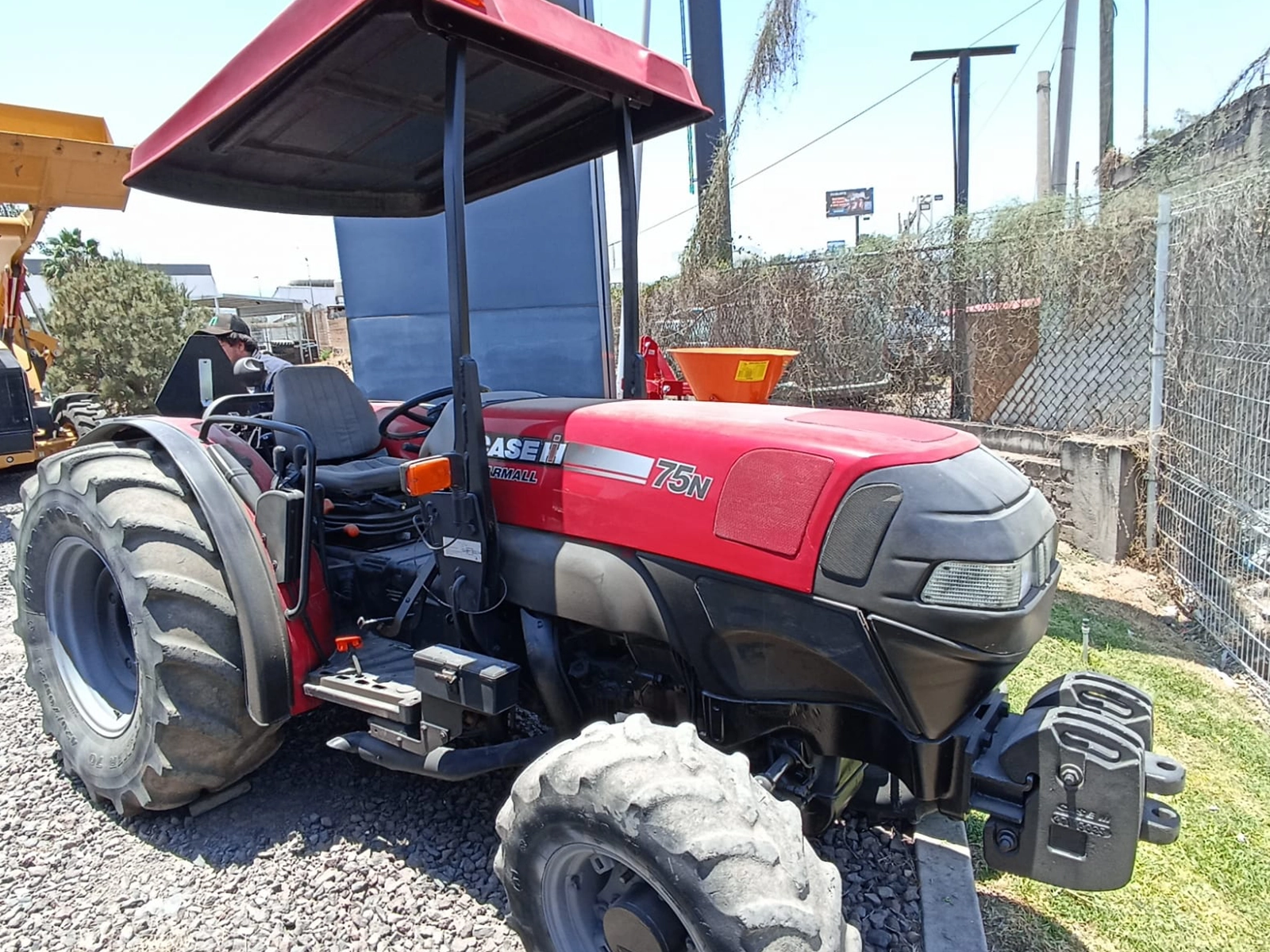 Tractor agrícola usado Case IH FAR105NAR año 2025