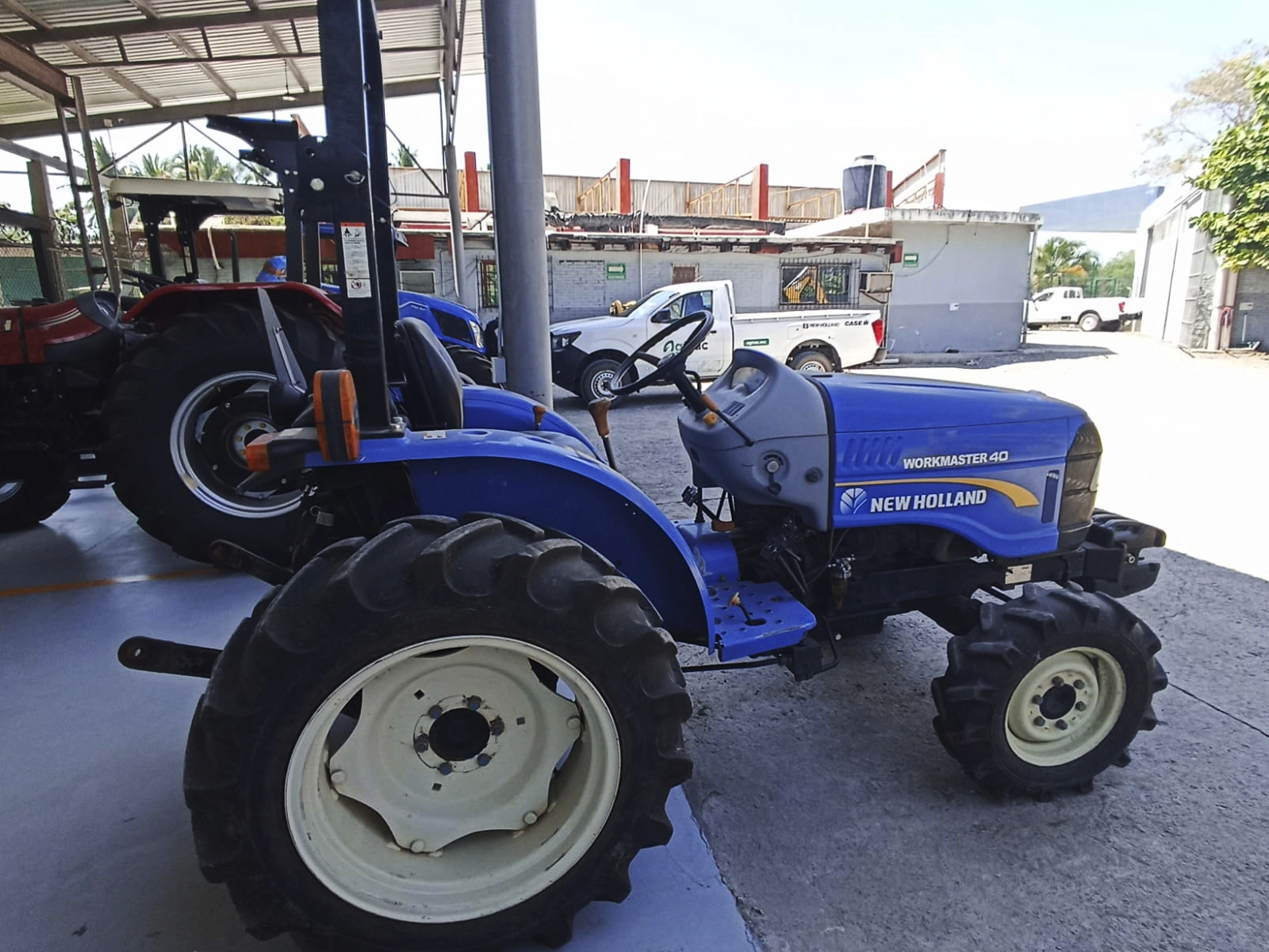 Tractor New holland WORKM40 usado