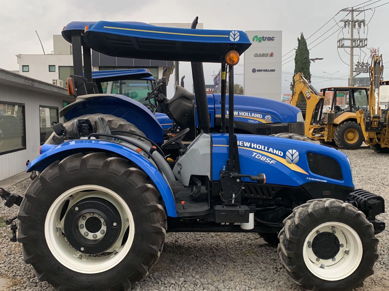 Tractor agrícola New Holland TD85F4WDMS usado
